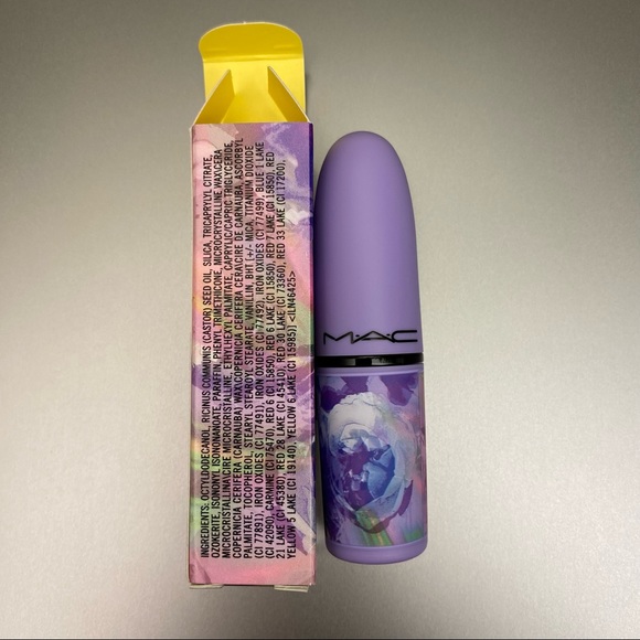 MAC Forget-Me-Naughty Lipstick - Picture 5 of 12